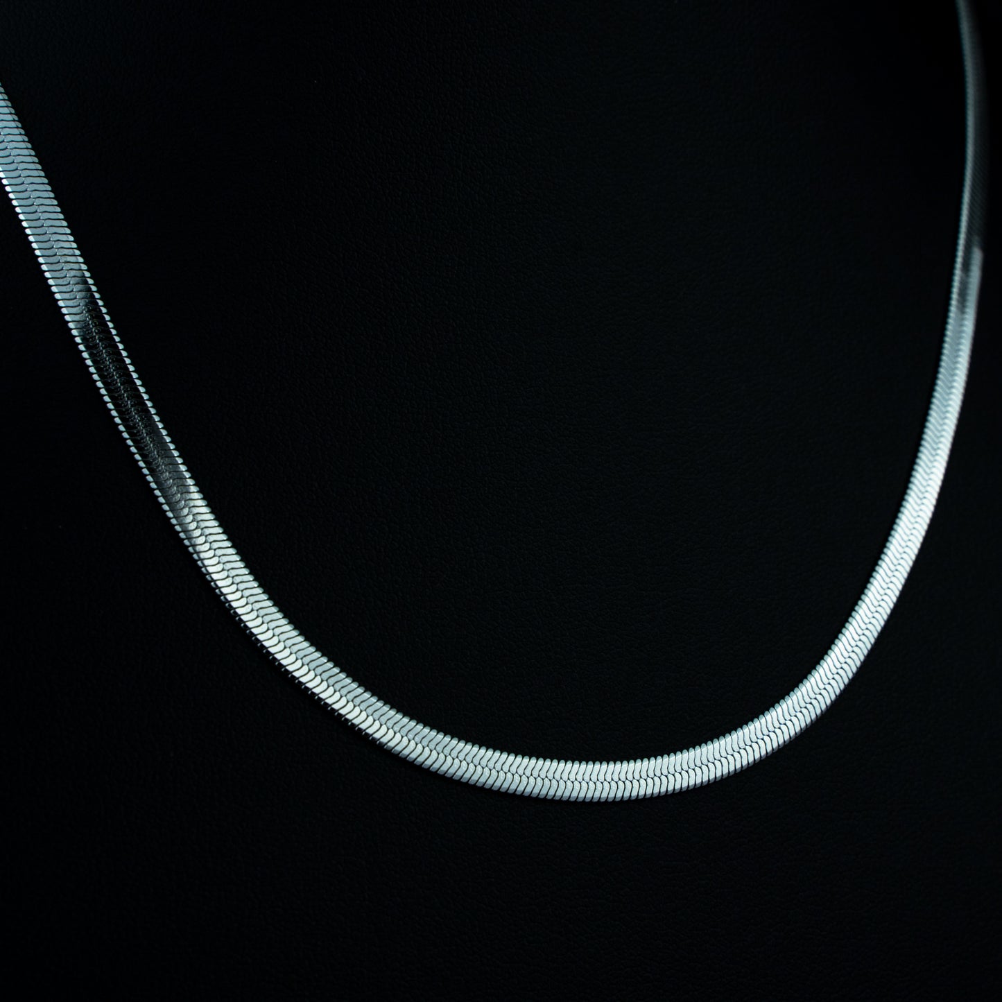 Luna – Sleek Chain Necklace