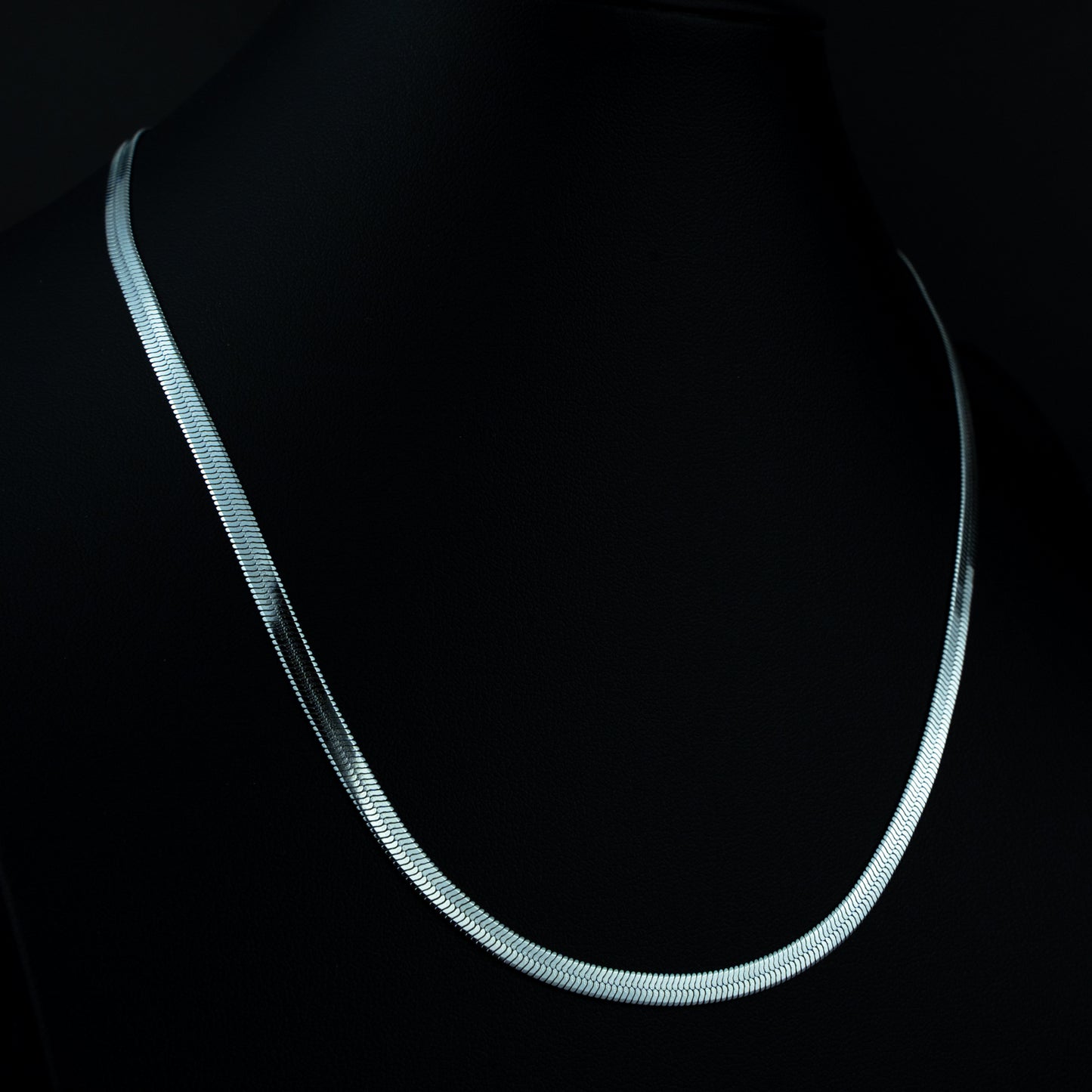 Luna – Sleek Chain Necklace